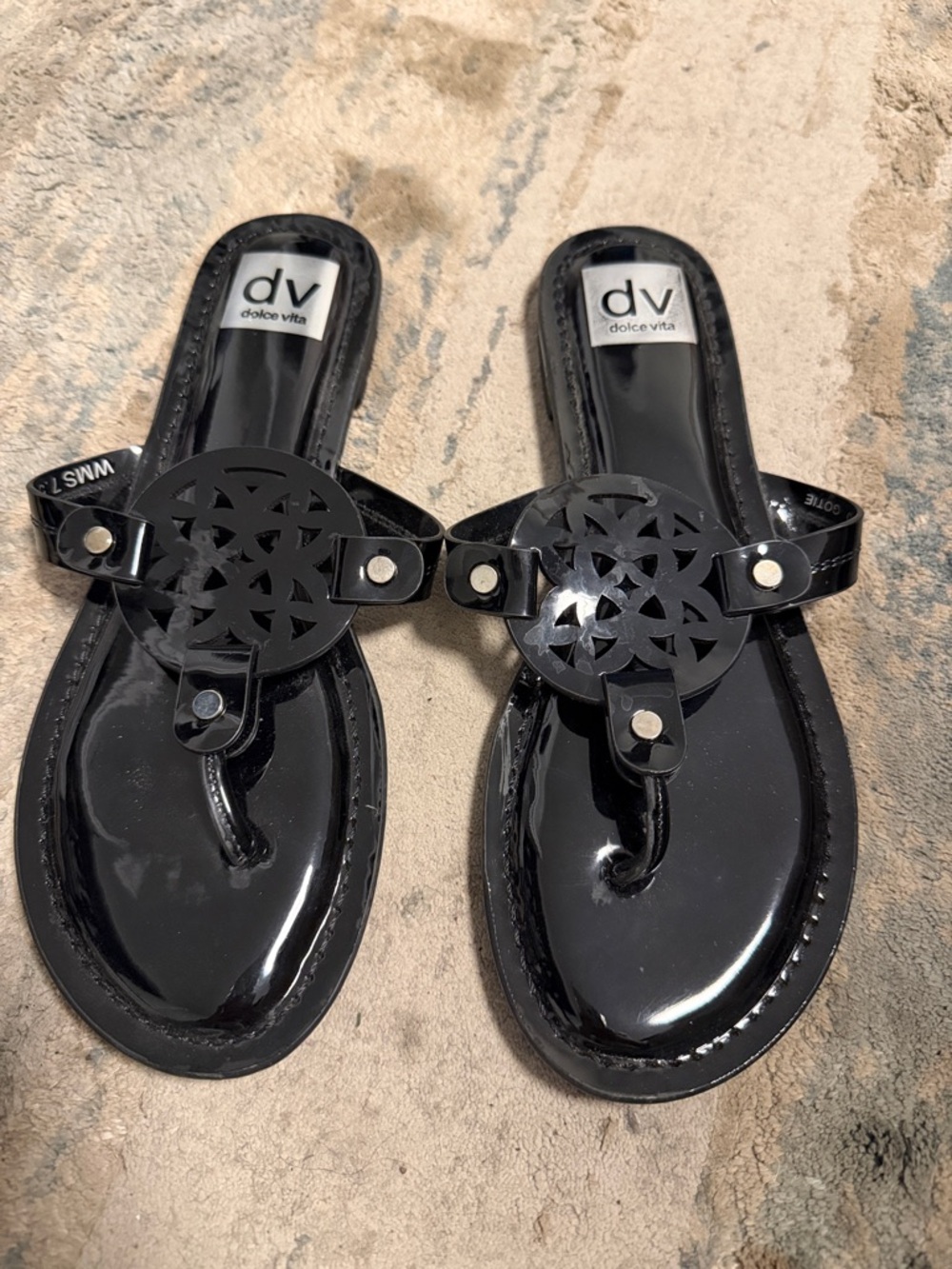 Dolce Vita Black Patent Thong Sandals with Decorative Medallion